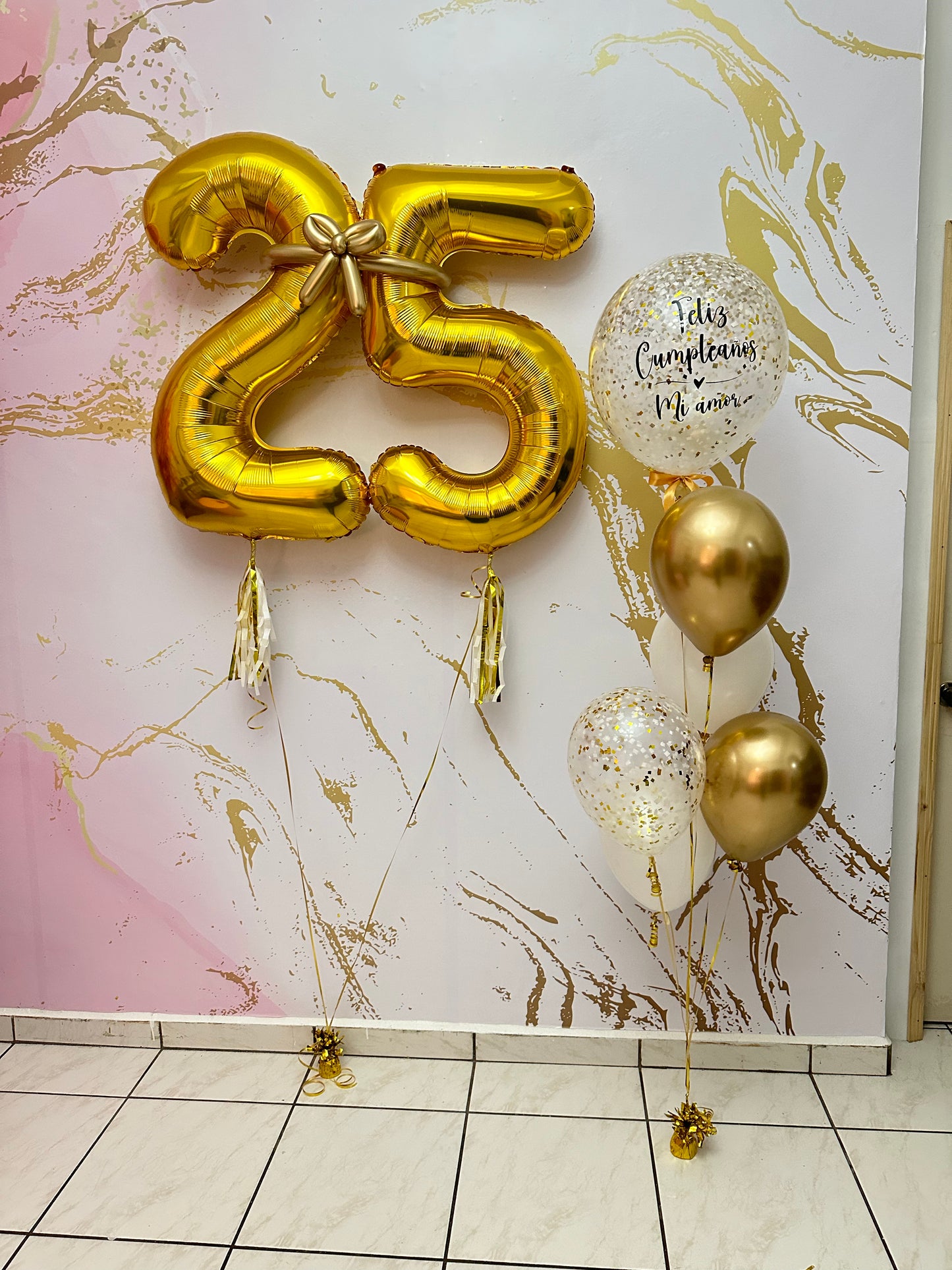 Gold Numbers & Medium ‘’19’’ Balloons